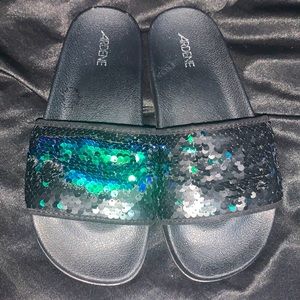 🛍️NWOT | Womens Sz.38 | Ardene Brand Slip-On Mermaid Scale Sequin Slides✨🧜‍♀️